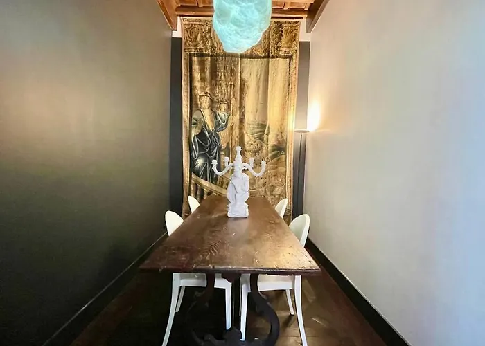 Designer Luxury Loft In The Heart Of Center
